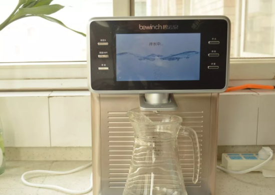 一体化净水器加保温壶(图1)